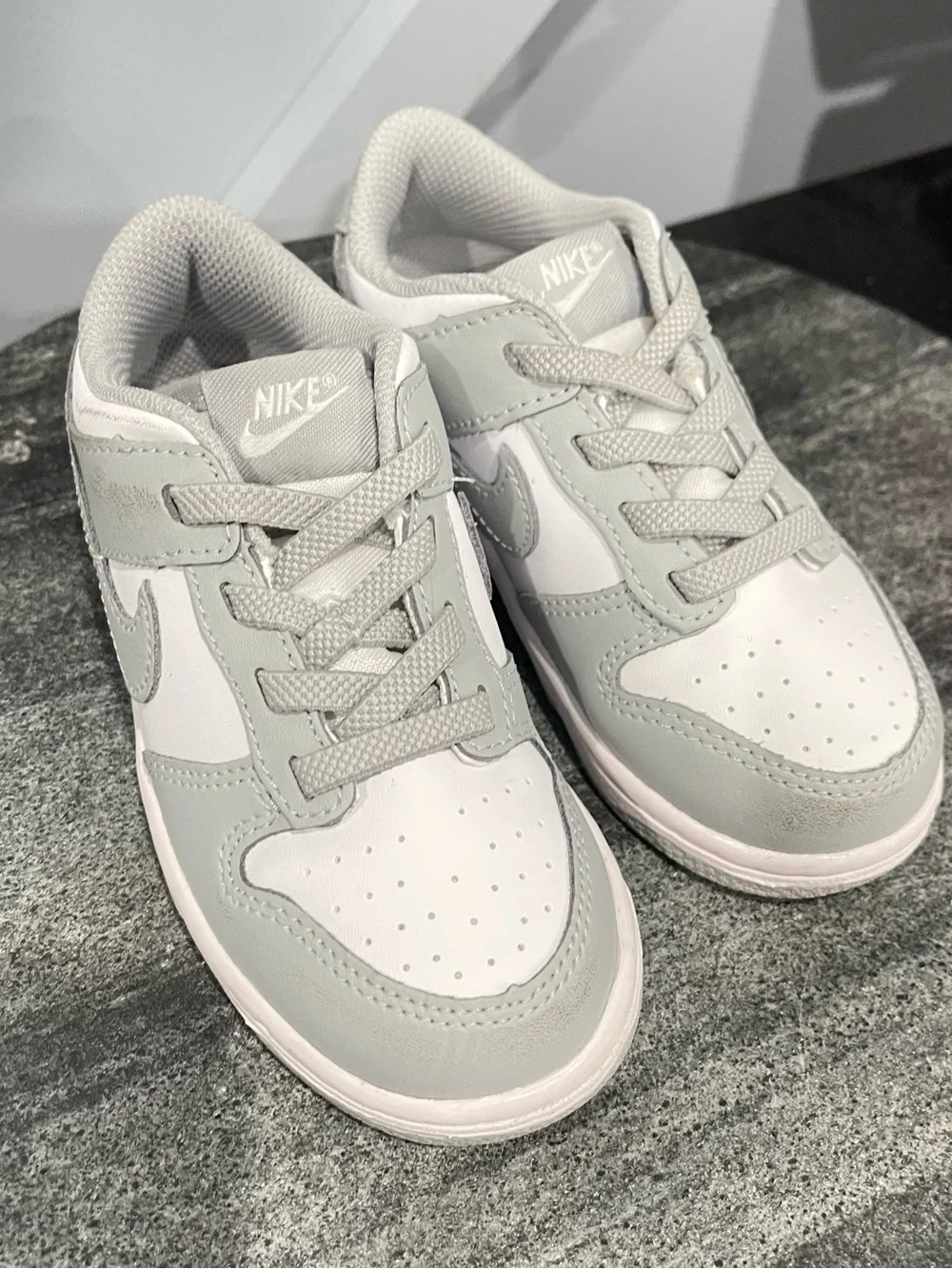 Nike Kids Low-Top Sneakers in Light Gray and White 9C